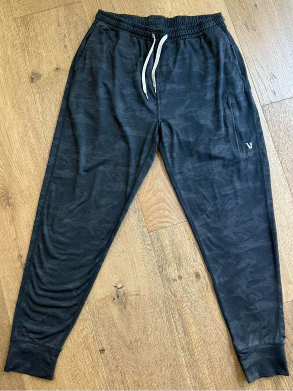 Vuori Men's Ponto Performance Camo Joggers | Camo Black | Excellent Condition